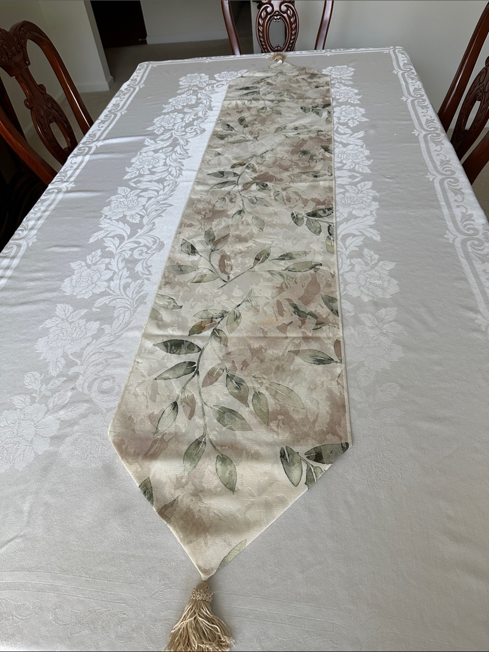 Elegant Leaf Print Table Runner with Tassel